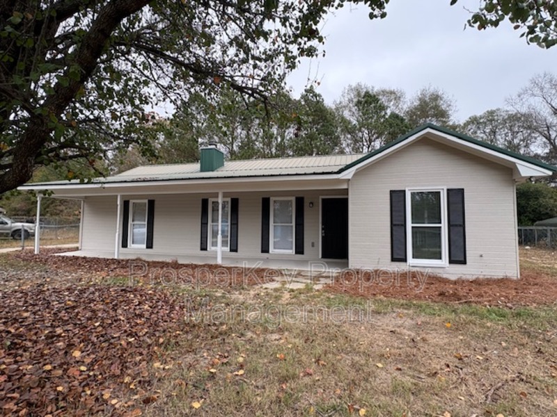 Phenix City House: 106 Bonanza Dr