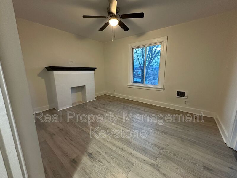 Homestead Condo: 122 E. 16th Ave