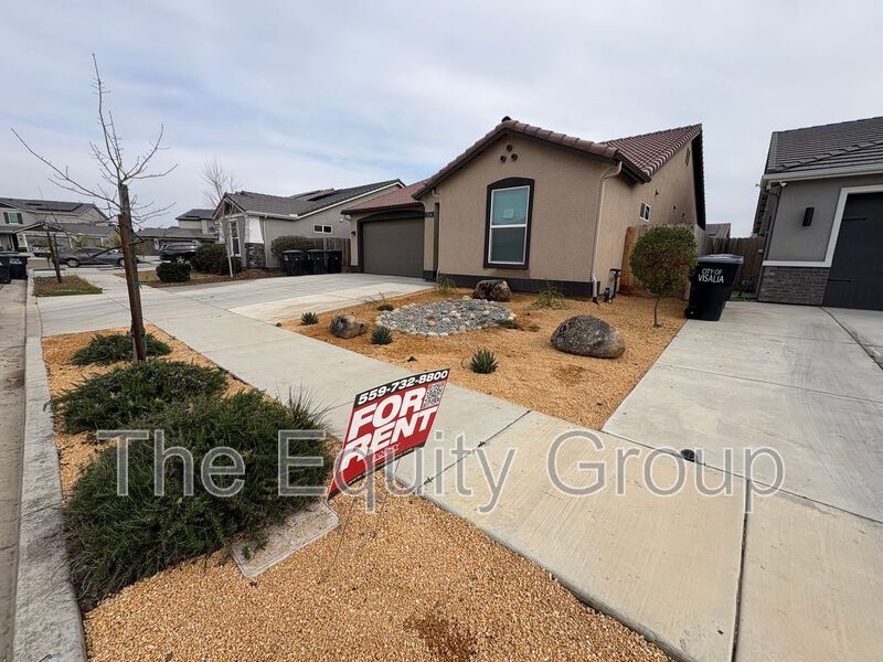 Visalia House: 2234 South Oakhurst Ct