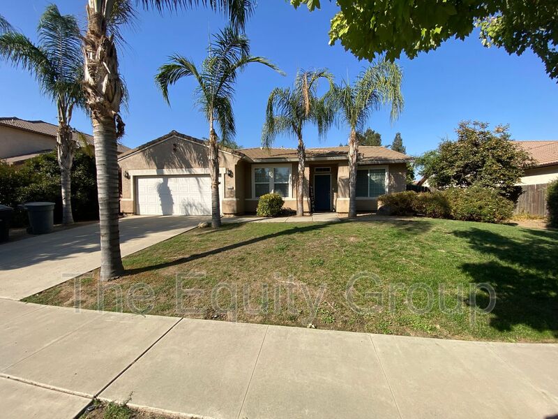 Visalia House: 6128 West Pryor Ave