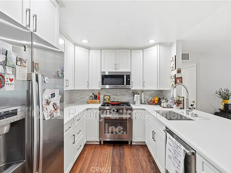 Inglewood House: 3860 Amberly Drive