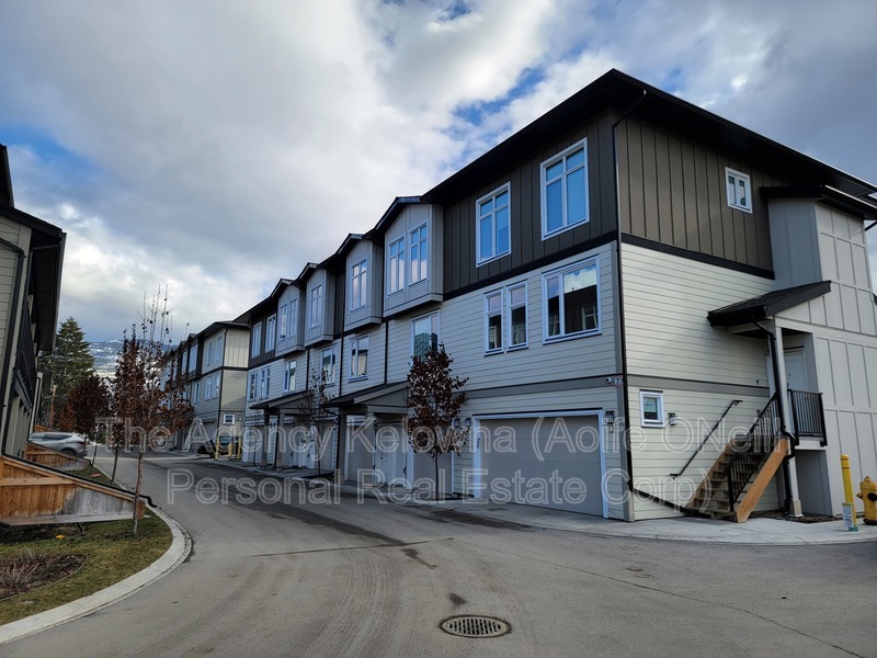 Kelowna Townhome: 1308 Rutland Rd N