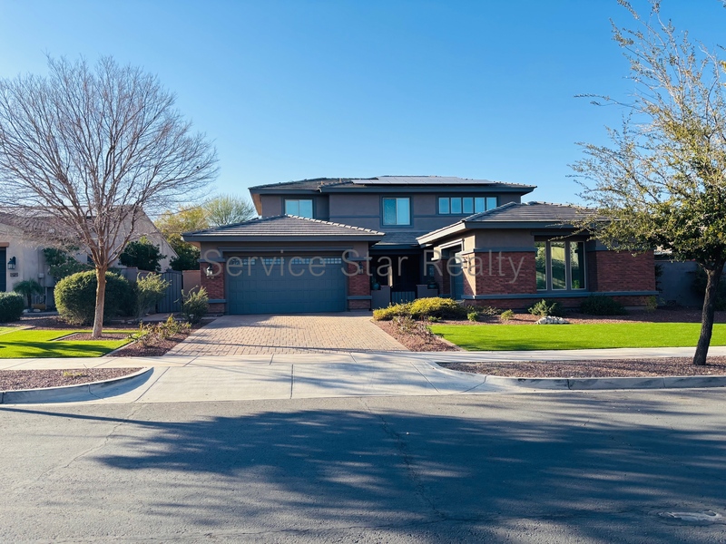 Buckeye House: 4566 N Golf Dr
