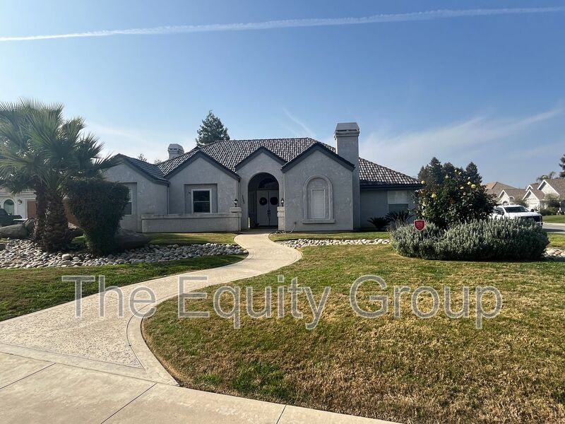 Visalia House: 3503 S Creekside Ct