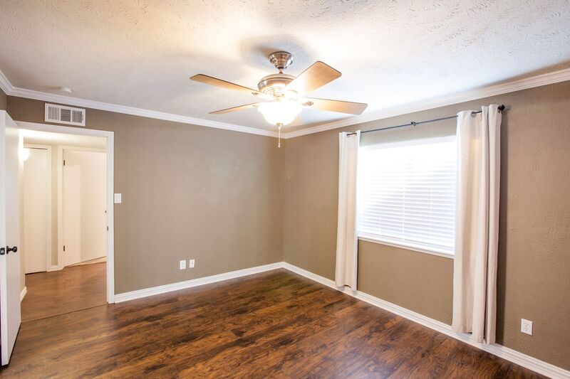 The Colony House: 5713 Baker Drive