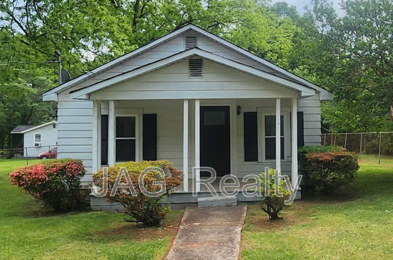 Gastonia House: 2113 1st St
