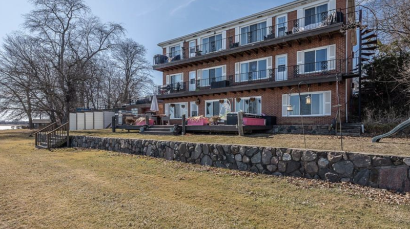 Whitmore Lake Condo: 11859 North Main StreetUnit 4