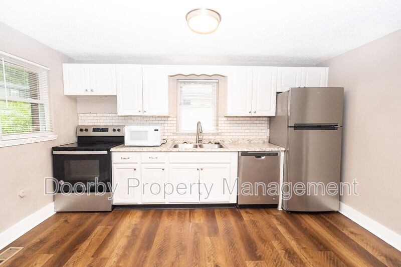 Rossville House: 403 Warren St
