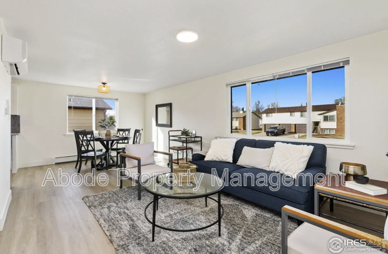 Loveland House: 138 Glenda Drive