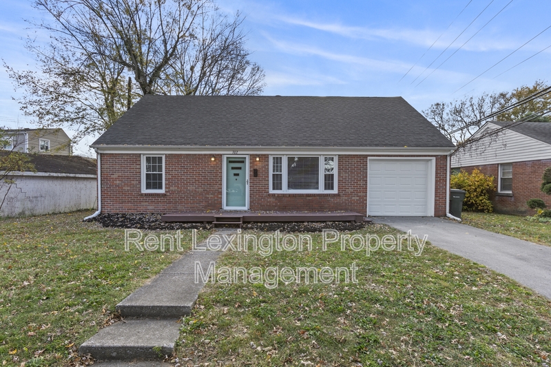 Lexington House: 702 Della Drive