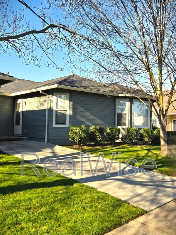 Medford House: 3015 Merriman