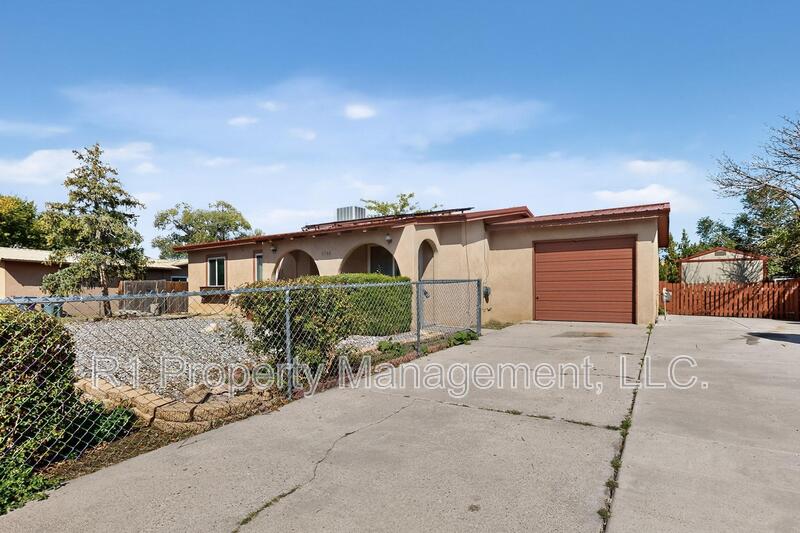 Santa Fe House: 2702 Avenida Del Sol