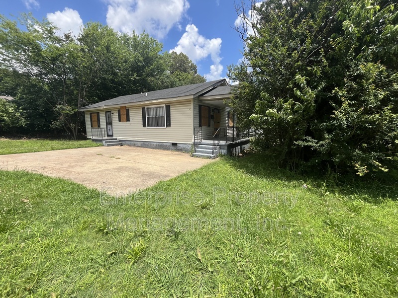 Memphis House: 401 N Manassas St