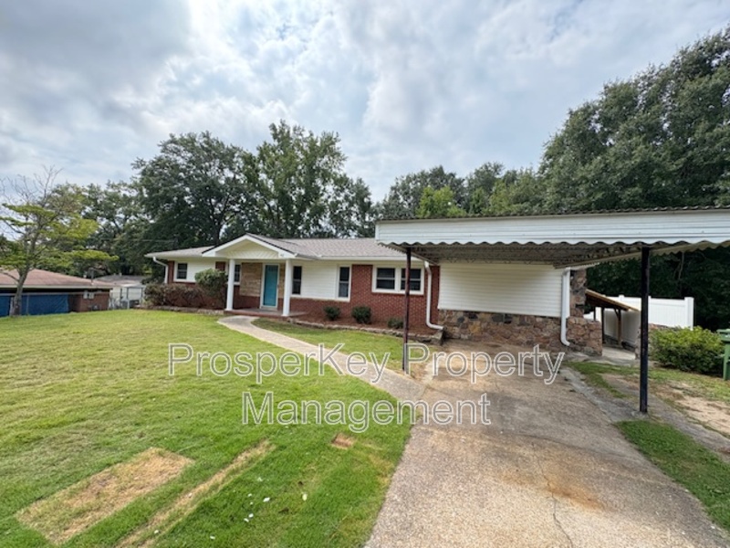 Columbus House: 748 Barrett Ave