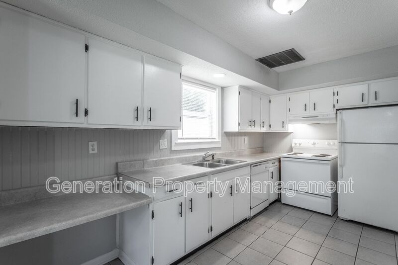 Red Bank Townhome: 2914 Williamsburg Lane