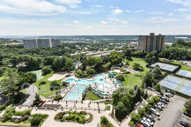 Alexandria Condo: 205 Yoakum Pkwy