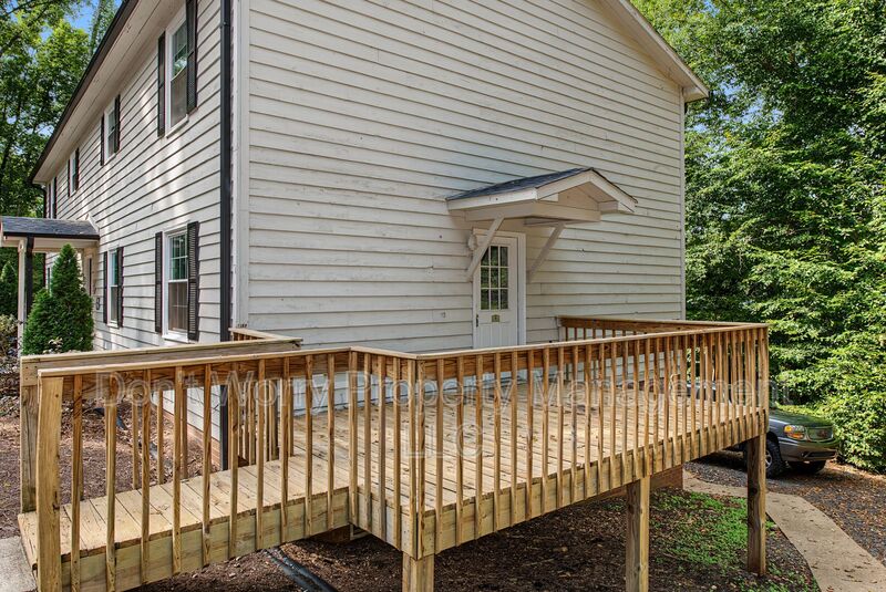 Eden House: 615 Dumaine Street