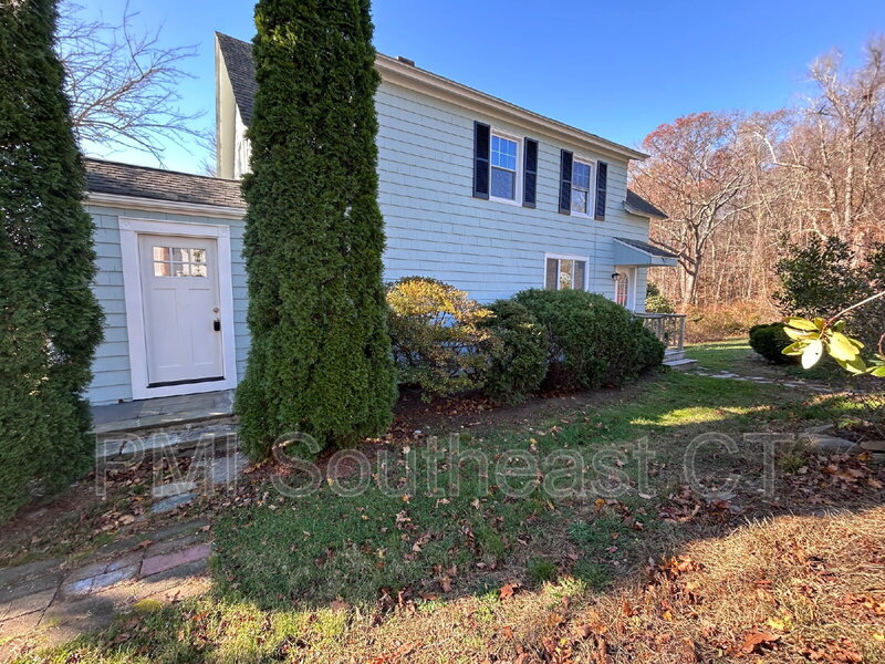 Quaker Hill House: 142r Old Norwich Rd