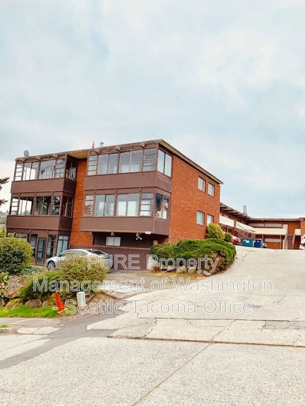 Seattle House: 6609 SW Admiral Way