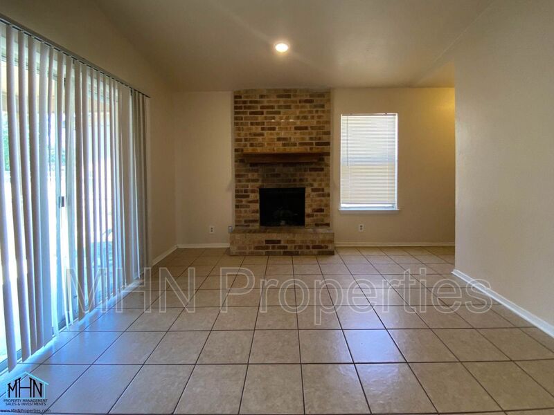 COZY 2 bed/1 bath near Nacogdoches and Judson Rd! - Photo 4