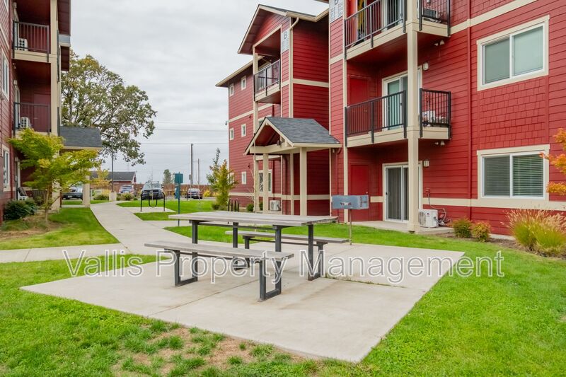 Molalla Condo: 13001 S Crompton Lane