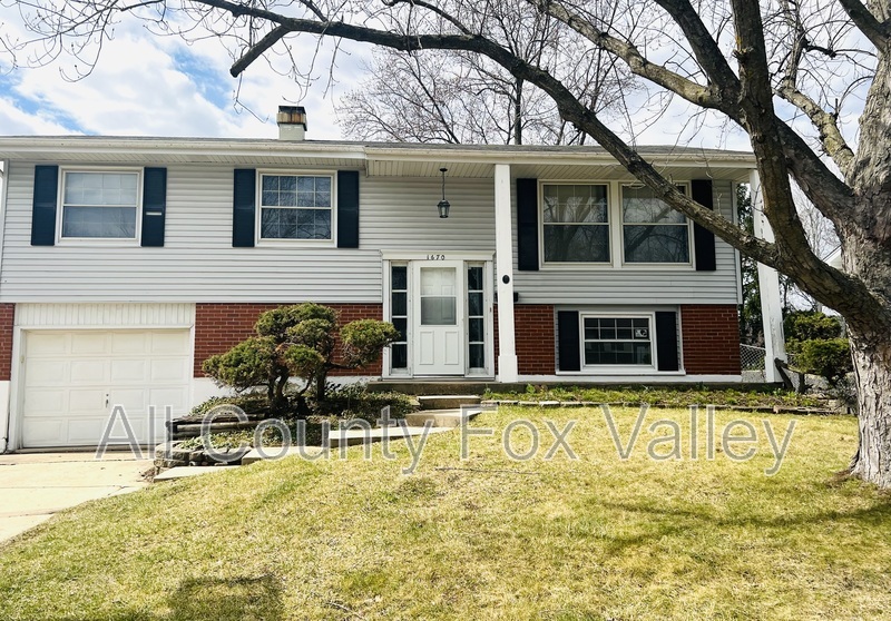 Hoffman Estates House: 1670 Chippendale Road