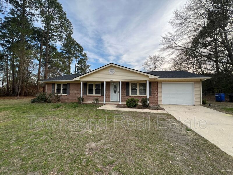 Fayetteville House: 7143 Stoney Point Rd.