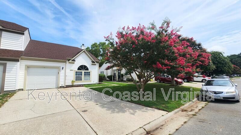 Suffolk Townhome: 6219 Oakglen Drive