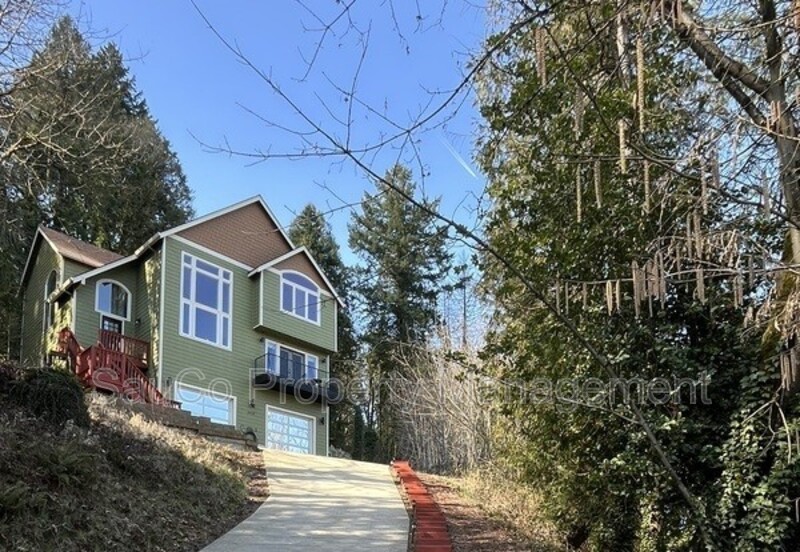 Milwaukie House: 6420 Southeast Mabel Avenue