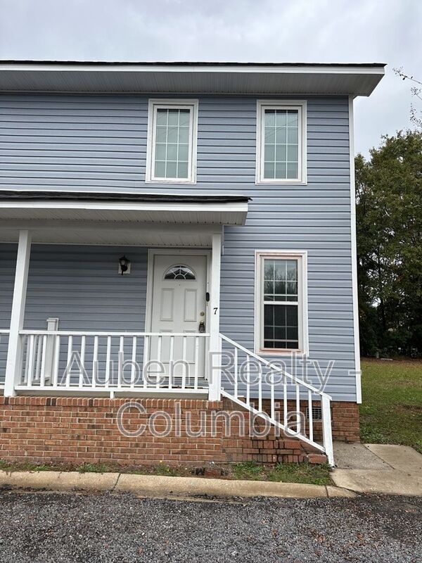 Cayce House: 7 Londonderry Square