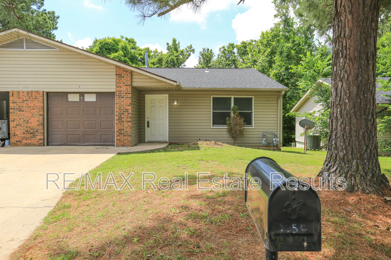 Gravette Condo: 205 White Oak Dr NE