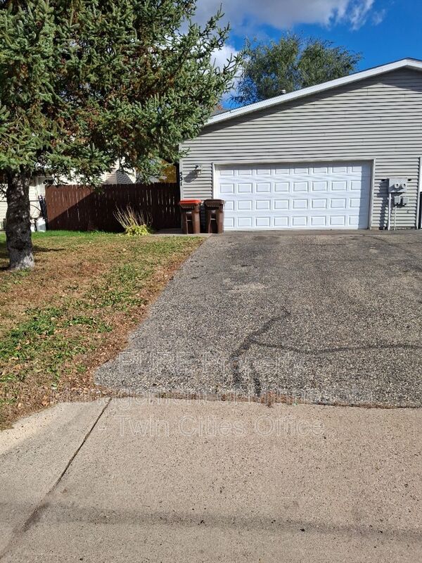 Hastings Townhome: 531 Tiffany Dr