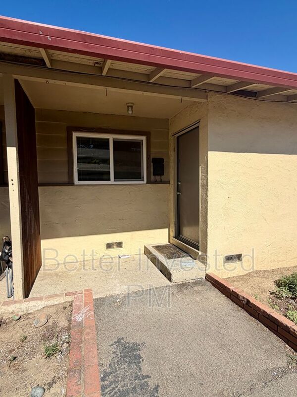 Ukiah Condo: 212 Ford St