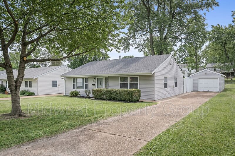 Florissant House: 7 Saint George Court