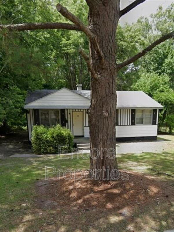 Kinston House: 1102 Ferndale Lane