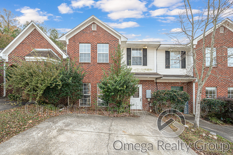 Pelham House: 118 Shine Dr