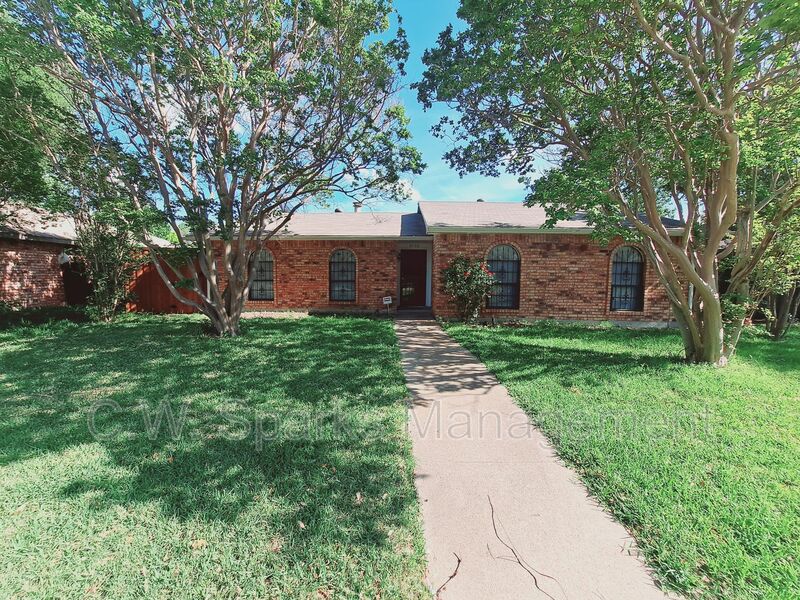 Garland House: 3726 Red Oak Drive