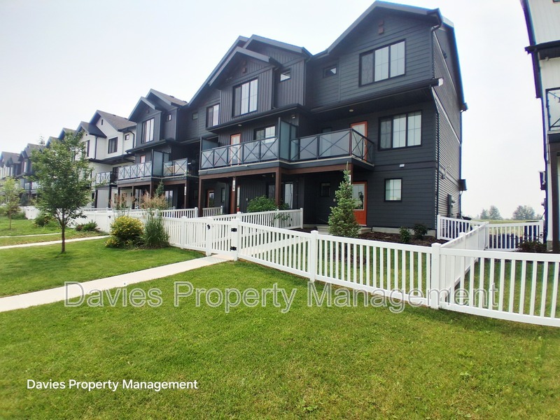 St. Albert House: 32 Jensen Gate