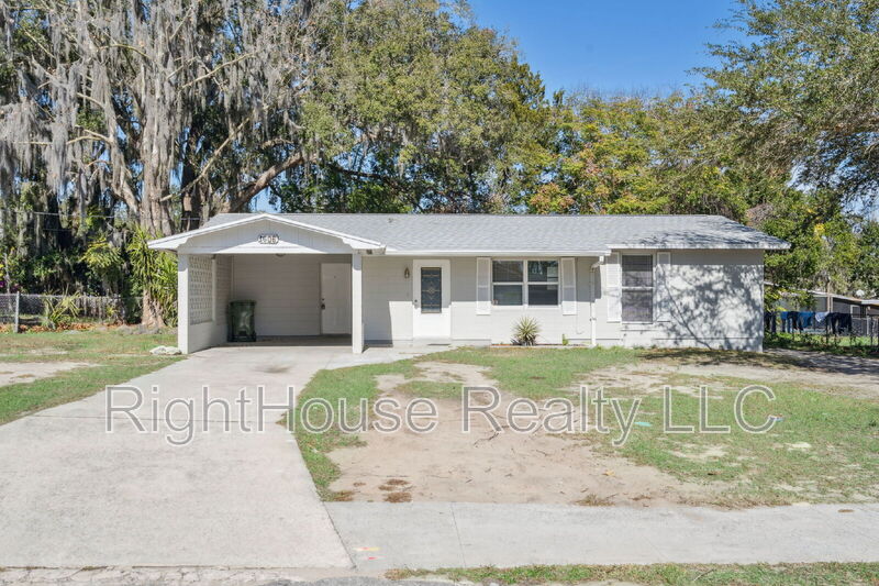 Leesburg House: 1606 Woodlyn Drive