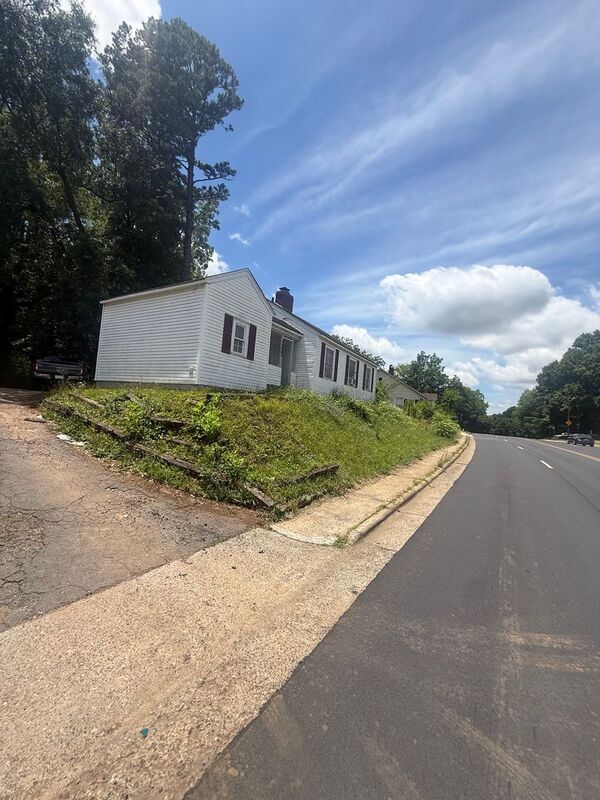 Charlotte House: 1127 West Blvd