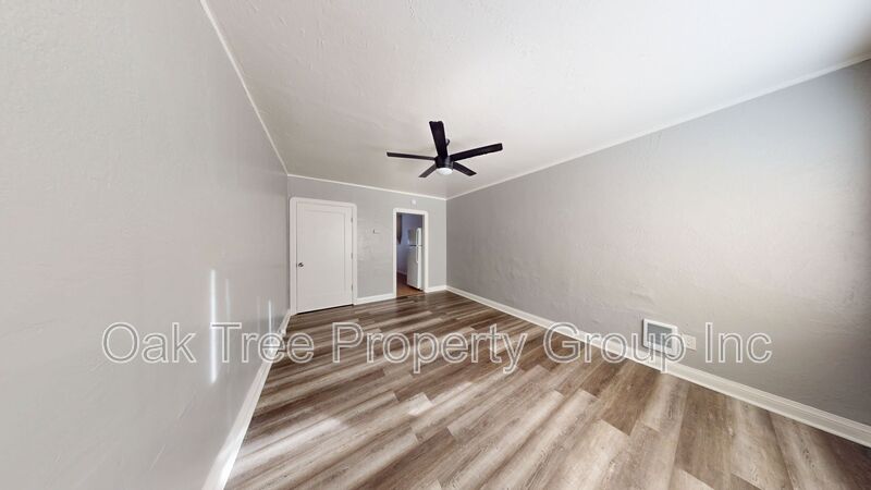 Oakland House: 2646 64th Avenue