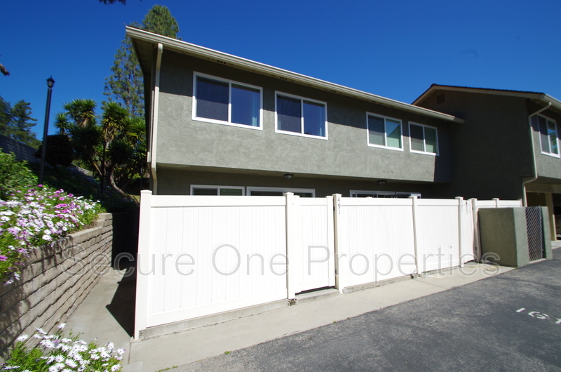 Thousand Oaks Townhome: 491 Serento Circle