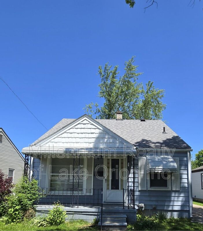 Pontiac House: 136 W Princeton Ave