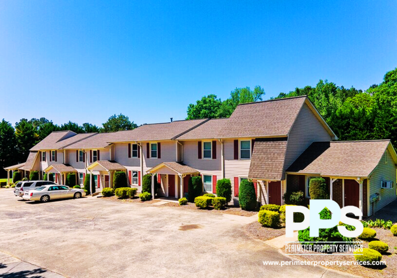 Cedartown House: 76 Evergreen Ln