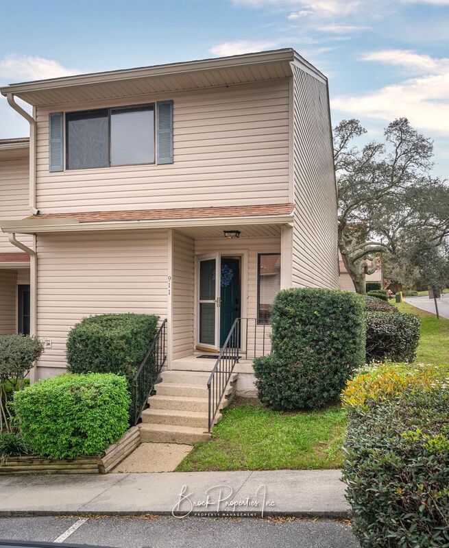 Pensacola House: 911 Brookside Ct