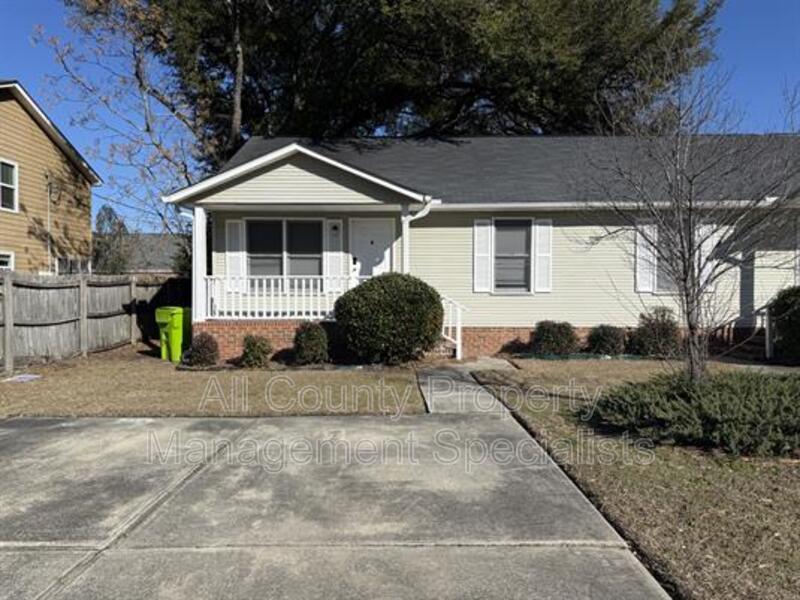 Columbia House: 1908 Greenoaks Rd