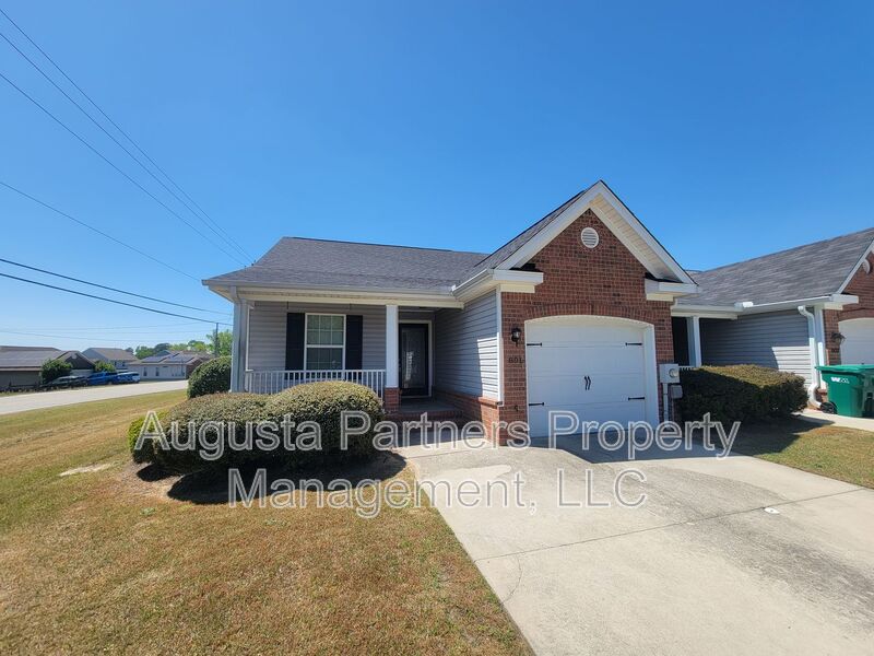 Grovetown House: 801 Whispering Willow Ct