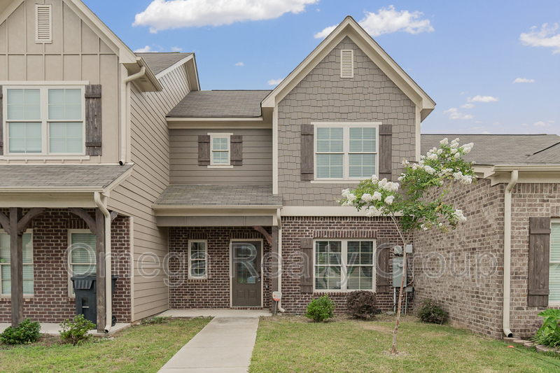 Birmingham House: 4352 Ridgemont Cir