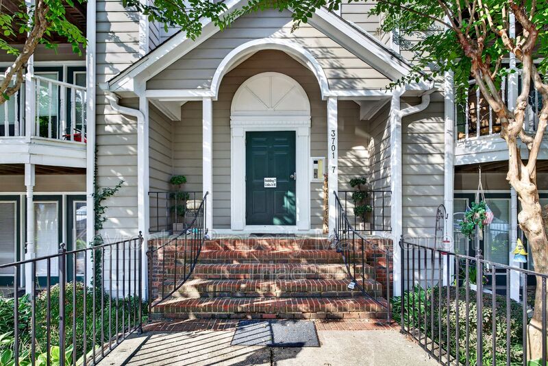 Greensboro House: 3701 -7D Cotswold Terrace