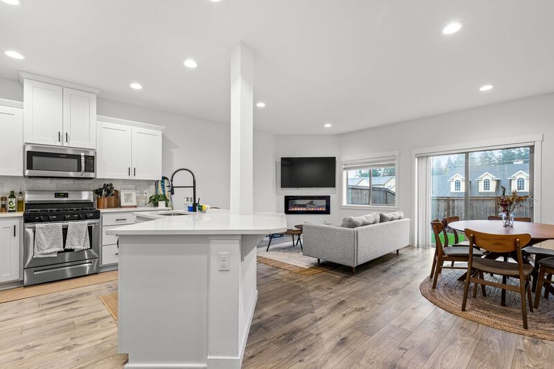 Happy Valley Townhome: 16392 SE Shimmering Leaf St